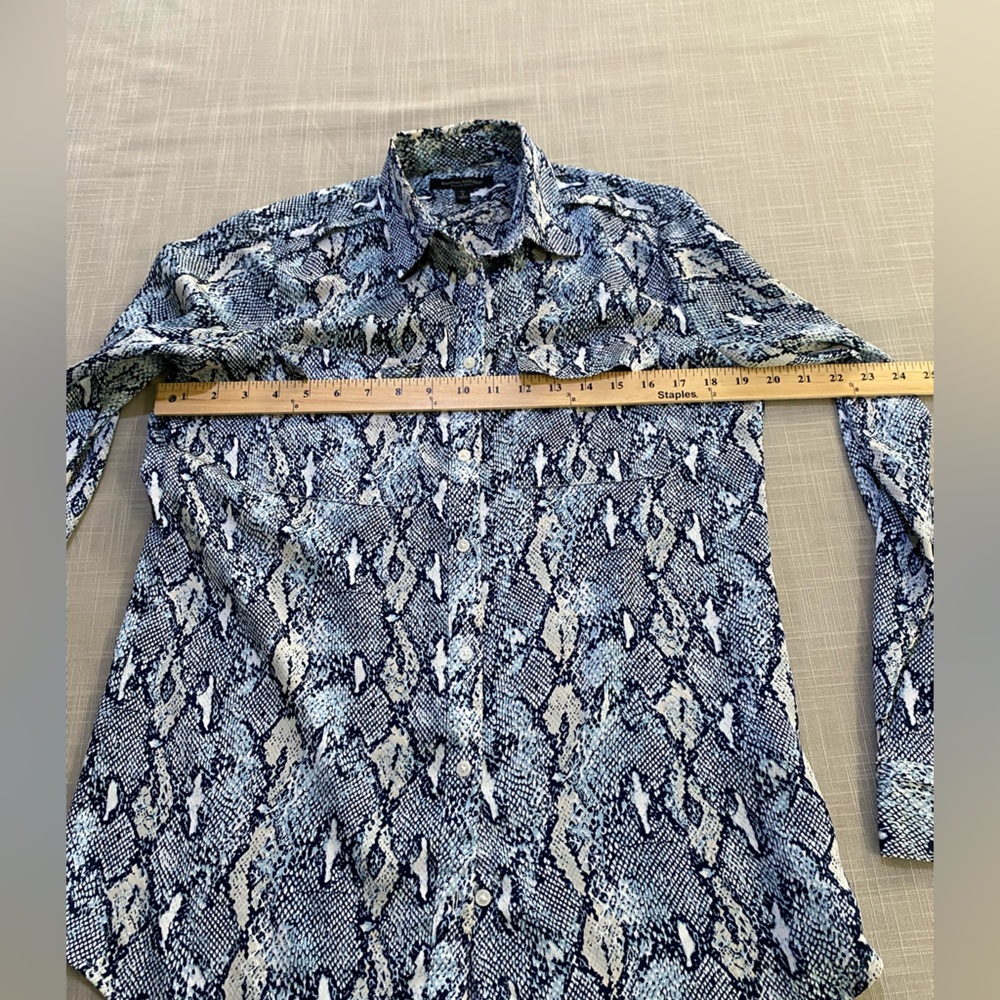 Banana Republic blouse blue snake print. Size Small Tall - Picture 13 of 16